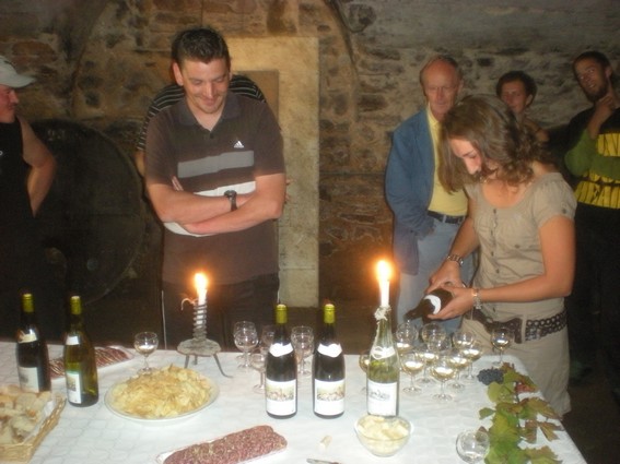 Dans la cave voûée Casse_croute_aux_bougies