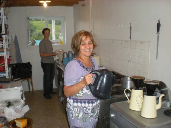 Les cuisinières Evelyne et Chantal