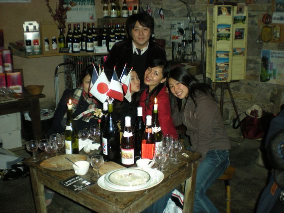 Les japonaises sont venues déguster discrètement, avant le jour J Le Japon et le Beaujolais, une histoire d'amour