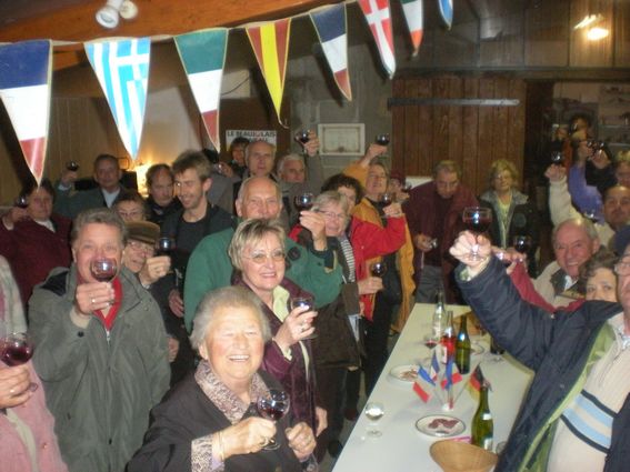 Le vin de la fête Dégustation dans la bonne humeur